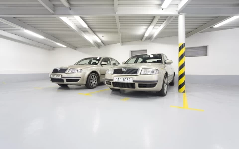 Garáže / Parking